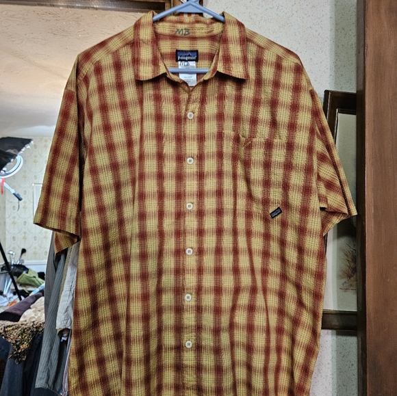 EUC patagonia super lightweight button up. Size L - Picture 2 of 5